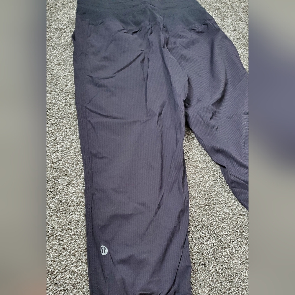 Lululemon Dance Studio Cropped Jogger Pant LIKE NEW size 2 - Picture 11 of 13